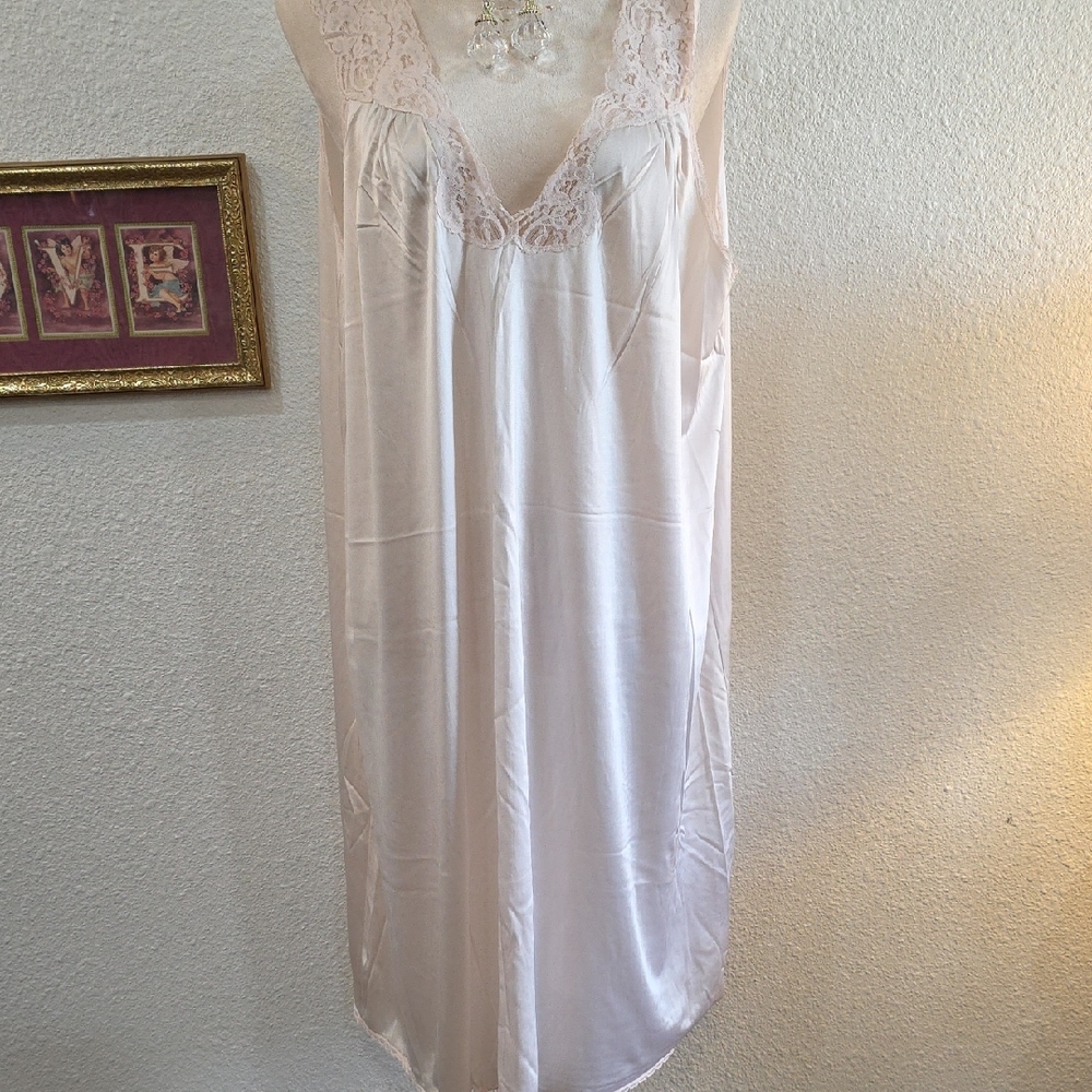 Vanity Fair Cream Lace Chemise